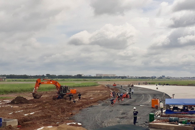 Tiếp tục thi công dự án đường băng Tân Sơn Nhất nhằm đảm bảo tiến độ ảnh 2