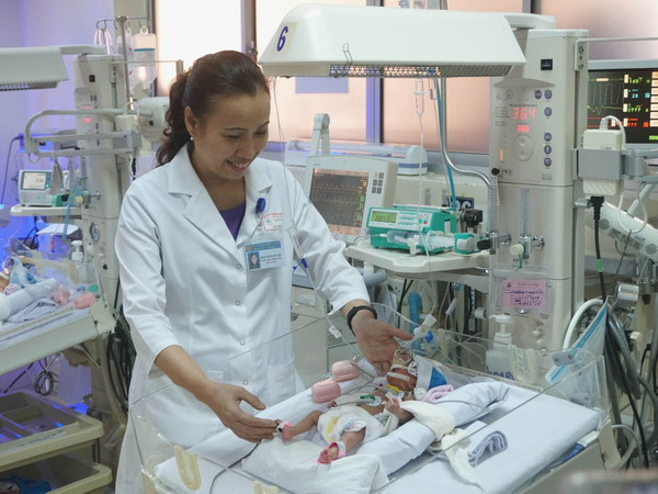 Giành lại sự sống cho bé sinh non nặng 900g bị tim bẩm sinh ảnh 1