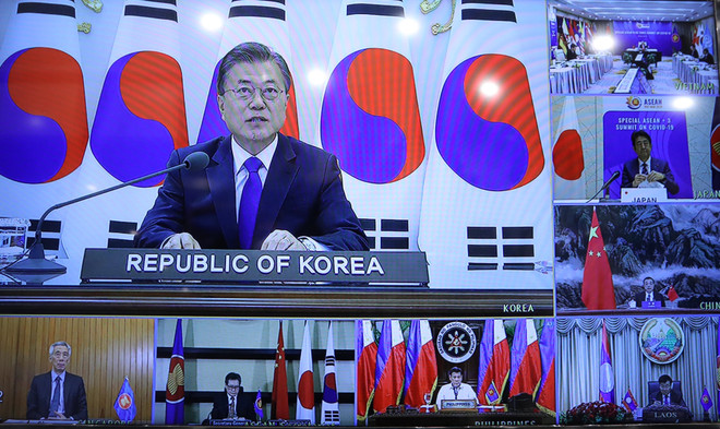 Tổng thống Hàn Quốc Moon Jae-in phát biểu. (Ảnh: Thống Nhất/TTXVN) Tổng thống Hàn Quốc cam kết ủng hộ ASEAN ứng phó với đại dịch COVID-19 ảnh 1
