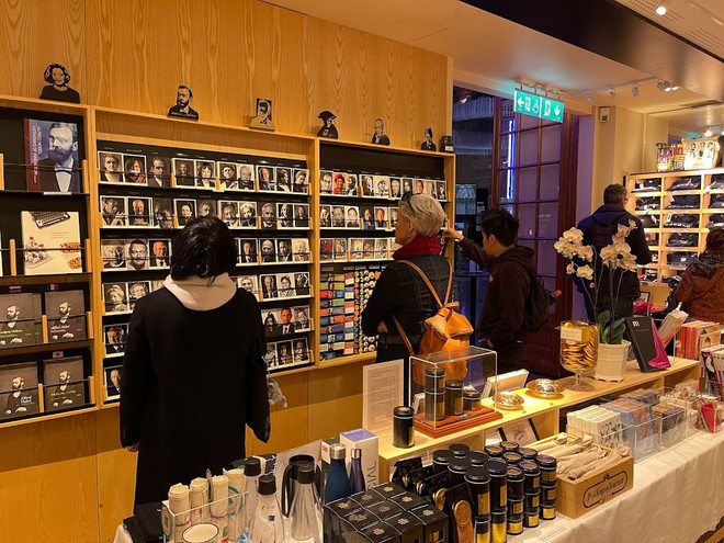 Những nhà khoa học và tổ chức nhận Giải Nobel ghi dấu ấn trong lịch sử ảnh 2