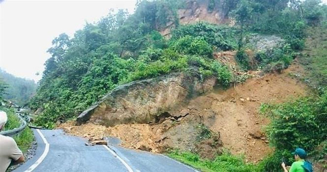 Yên Bái: Sạt lở gây ách tắc trên tuyến tỉnh lộ 172 ảnh 1