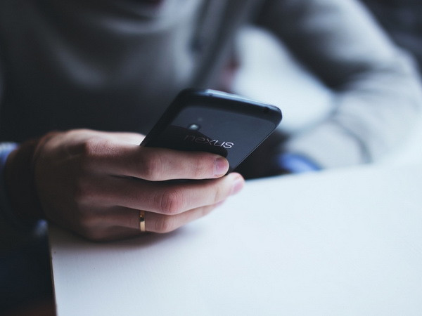 Hai mẹo đơn giản giúp bạn cai nghiện điện thoại di động ảnh 1