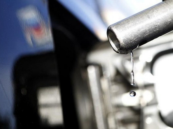 Giá dầu Brent "tụt" xuống mức thấp nhất trong gần bốn năm qua ảnh 1