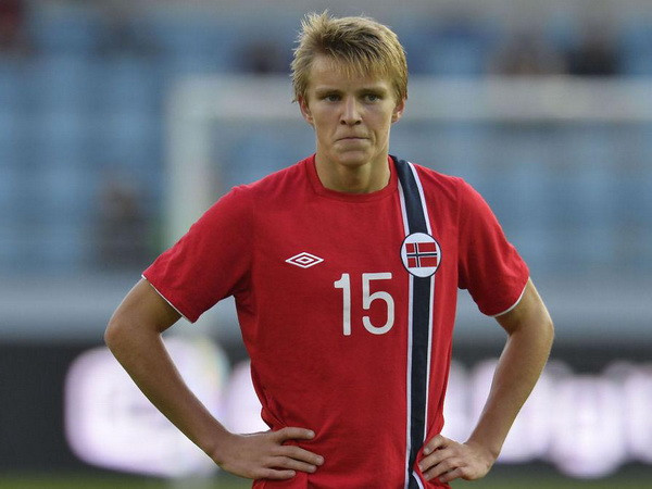 Mục tiêu M.U đang nhòm ngó đi vào lịch sử bóng đá châu Âu ảnh 1