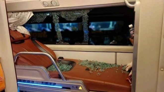 Kon Tum: Tái diễn tình trạng ném đá xe khách trên đường Hồ Chí Minh ảnh 1