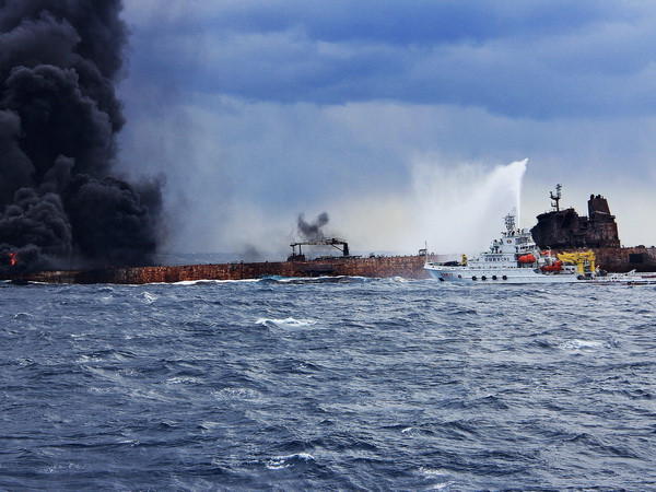 Vớt được hộp đen của tàu chở dầu Iran gặp nạn tại Trung Quốc ảnh 1