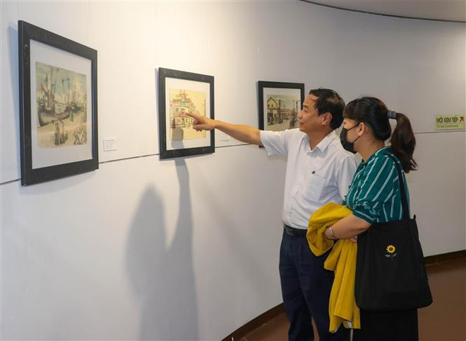 “Đà Nẵng những ngày sau Giải phóng và hôm nay” qua triển lãm ký họa ảnh 1