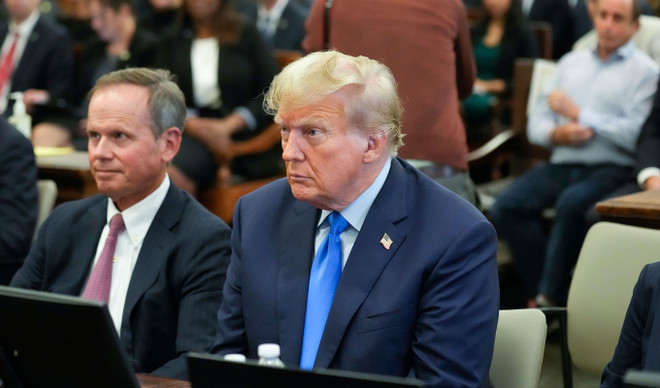 Cựu Tổng thống Mỹ Donald Trump ra hầu tòa về tội khai khống ảnh 1