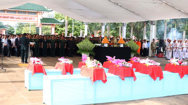 Truy điệu và an táng hài cốt liệt sỹ Việt Nam hy sinh tại Campuchia ảnh 1