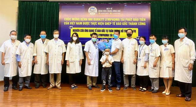 Sau 14 ngày ghép, sức khỏe bệnh nhi tiến triển tốt, đã có thể sinh hoạt bình thường. (Ảnh: Mai Trang/TTXVN) Ghép tế bào gốc cho bệnh nhi đầu tiên tái phát bệnh Burkitt Lymphoma ảnh 1