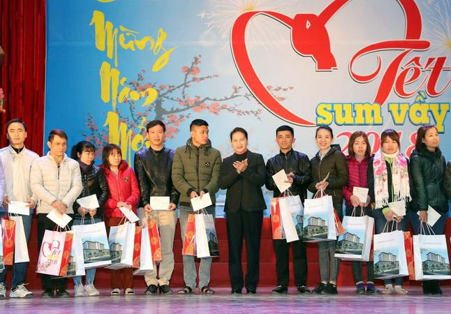 Chủ tịch Quốc hội tham dự Chương trình “Tết Sum vầy” tại Hải Dương ảnh 1