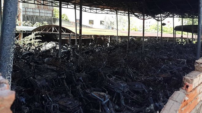 Hỏa hoạn tại kho chứa xe vi phạm, hơn 100 xe máy bị thiêu rụi ảnh 1