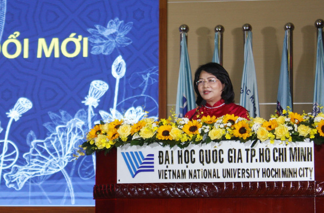 Phó Chủ tịch nước Đặng Thị Ngọc Thịnh phát biểu tại Đại hội. (Ảnh: Xuân Anh/TTXVN) ĐH Quốc gia TP.HCM nhận danh hiệu Anh hùng lao động thời kỳ đổi mới ảnh 1