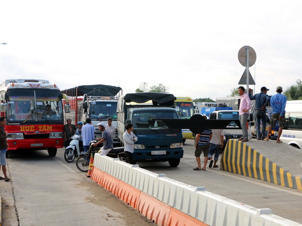 Trạm thu phí BOT Sóc Trăng vẫn căng thẳng dù đã giảm giá vé ảnh 1