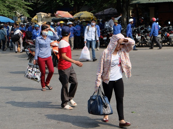 Người ngoại tỉnh đổ xô về Hà Nội sau đợt nghỉ lễ dài ngày ảnh 2