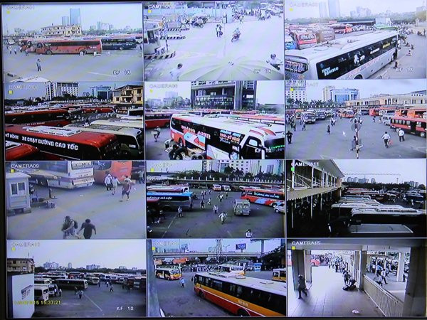 Người ngoại tỉnh đổ xô về Hà Nội sau đợt nghỉ lễ dài ngày ảnh 5