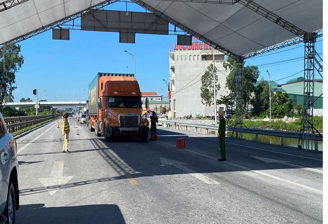 Cần tăng cường dùng thiết bị quét mã QR Code tại chốt kiểm soát dịch ảnh 1