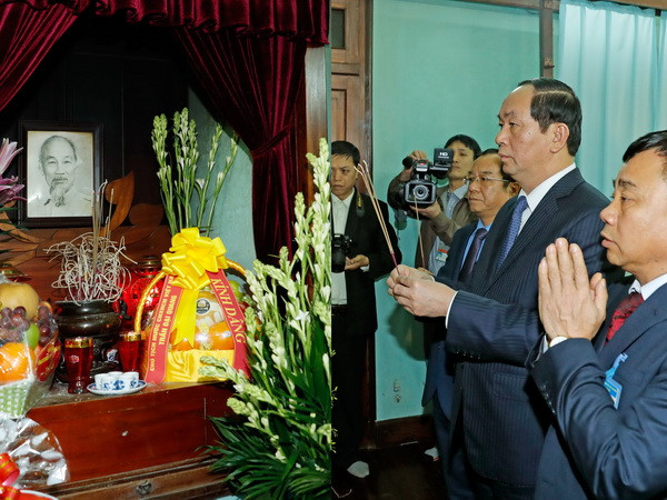 Chủ tịch nước Trần Đại Quang dâng hương tưởng nhớ Bác Hồ ảnh 1