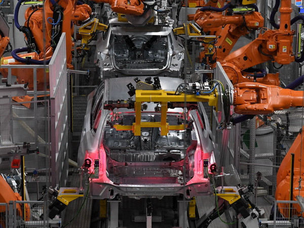 BMW, Volkswagen bị ảnh hưởng do thiếu nguồn cung linh kiện từ Ukraine ảnh 1