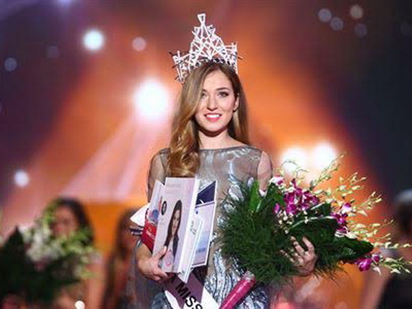 Nữ sinh đại học tổng hợp Charles đăng quang Hoa hậu Séc 2016 ảnh 1