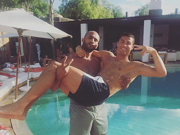 "Người tình tin đồn" của siêu sao Cristiano Ronaldo bị bắt ảnh 1