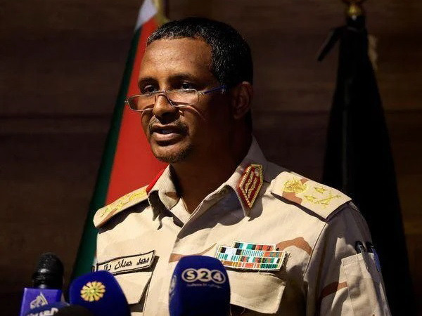 Chỉ huy Các lực lượng hỗ trợ nhanh (RSF) ở Sudan, Tướng Mohamed Hamdan Dagalo. (Nguồn: Reuters) Sudan: RSF cảnh báo lập chính quyền ở các khu vực đã giành kiểm soát ảnh 1
