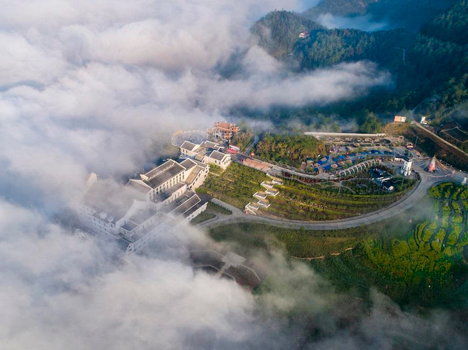 Mặc áo khoác giữa mùa Hè - Điều không tưởng chỉ có ở Fanispan! ảnh 1