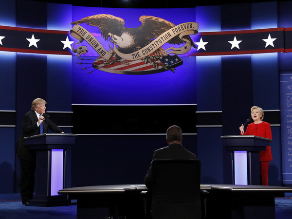Bà Hillary Clinton gây ấn tượng trong cuộc tranh luận đầu tiên ảnh 1