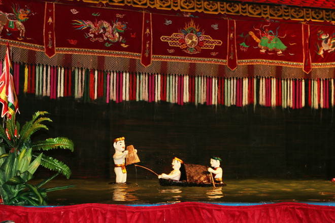 Khán giả Pháp nồng nhiệt chào đón nghệ thuật múa rối nước Việt Nam ảnh 1