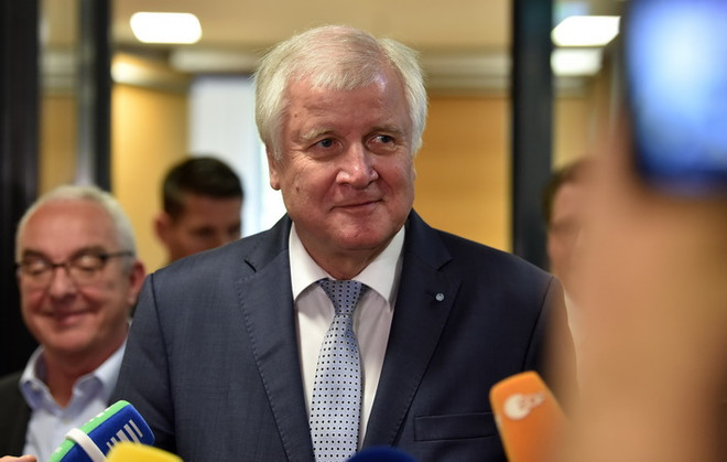 Đức: Chủ tịch đảng CSU không tranh cử chức Thủ hiến bang Bavaria ảnh 1