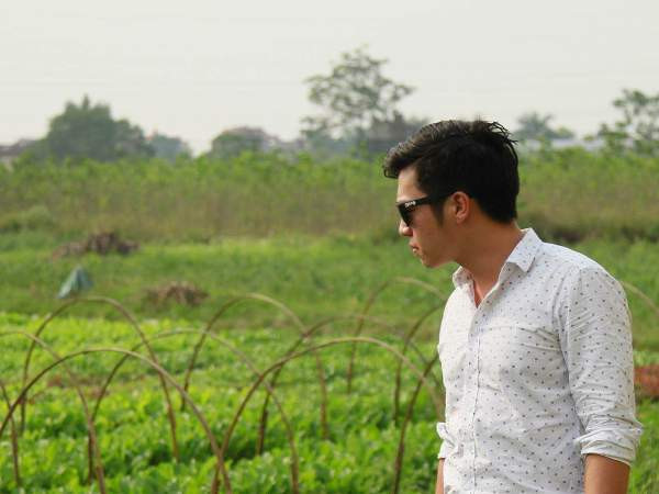 “Hot boy 9X” bỏ nghề ngân hàng về đi trồng rau sạch ảnh 1