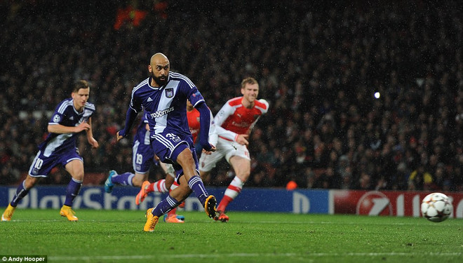 Cận cảnh Arsenal đánh rơi chiến thắng không tưởng trên sân nhà ảnh 5