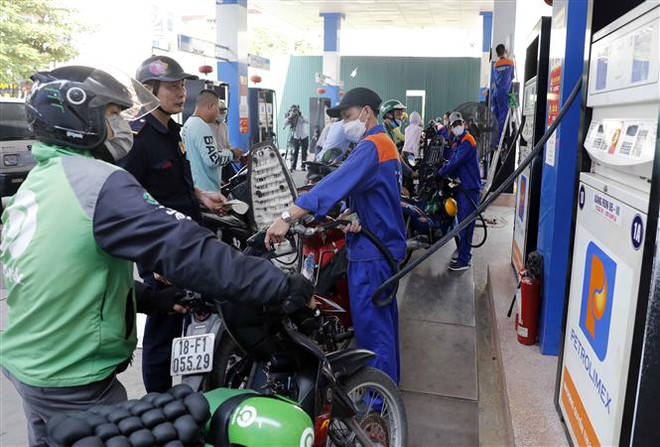 Xử lý nghiêm các hành vi đầu cơ găm hàng, buôn lậu xăng dầu ảnh 1