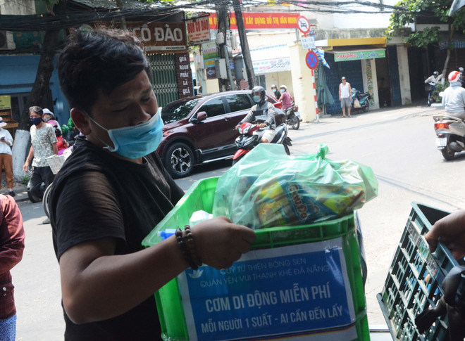 Đà Nẵng hỗ trợ hộ nghèo, người lao động khó khăn do dịch COVID-19 ảnh 1