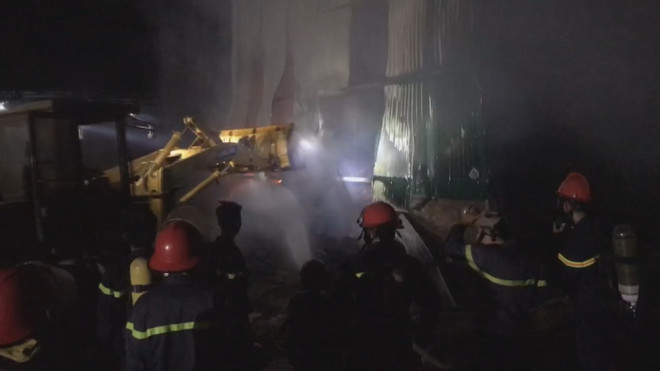 Đắk Lắk: Dập tắt vụ hỏa hoạn tại khu công nghiệp Hòa Phú ảnh 1