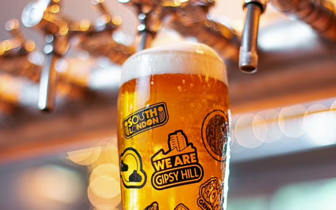 Loại đồ uống "vua" của Canada sắp bị tăng thuế tiêu thụ đặc biệt ảnh 1