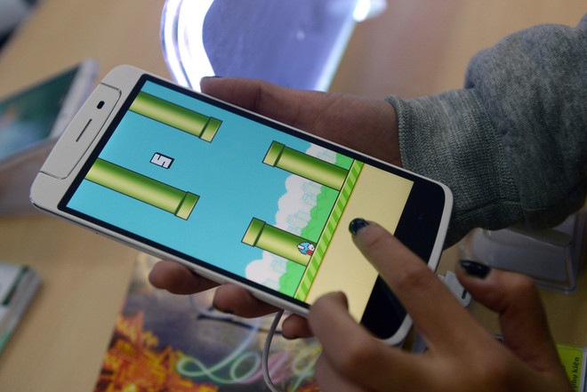 Flappy Bird bản "nhái" vẫn liên tục "công phá" App Store ảnh 1