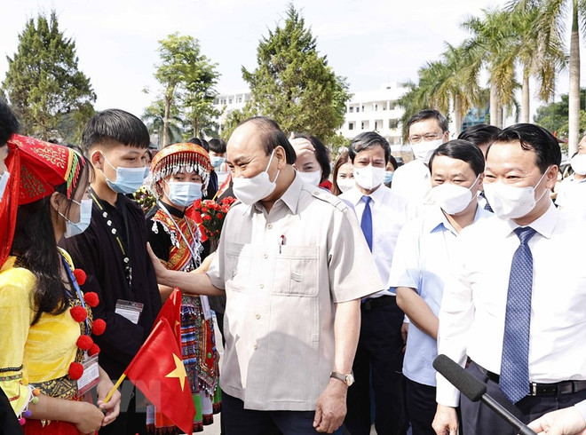 Chủ tịch nước dự Lễ khai giảng ở trường THPT dân tộc nội trú Yên Bái ảnh 1
