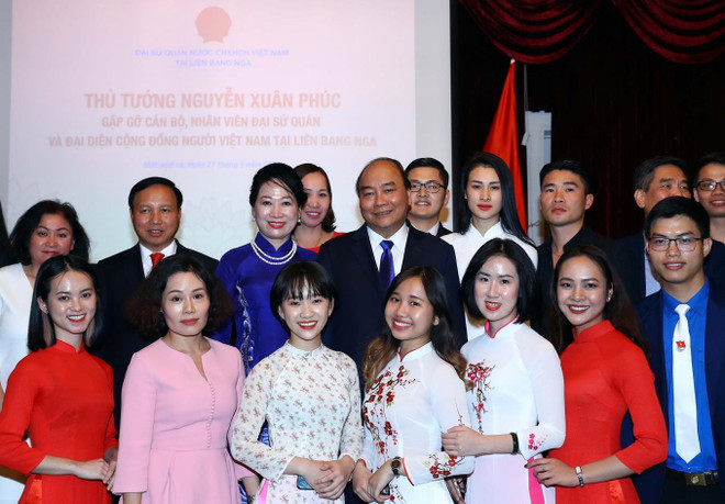 (Ảnh: Thống Nhất/TTXVN) Thủ tướng thăm Đại sứ quán và cộng đồng người Việt tại Liên bang Nga ảnh 1