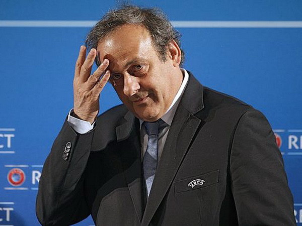Chủ tịch UEFA Michel Platini. (Nguồn: AP) Platini đề xuất dùng "thẻ trắng" phạt cầu thủ phản đối trọng tài ảnh 1