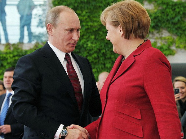 Thủ tướng Đức Angela Merkel và Tổng thống Nga Vladimir Putin. (Nguồn: DM) Thủ tướng Đức Merkel gặp nguyên thủ quốc gia Nga và Ukraine ảnh 1