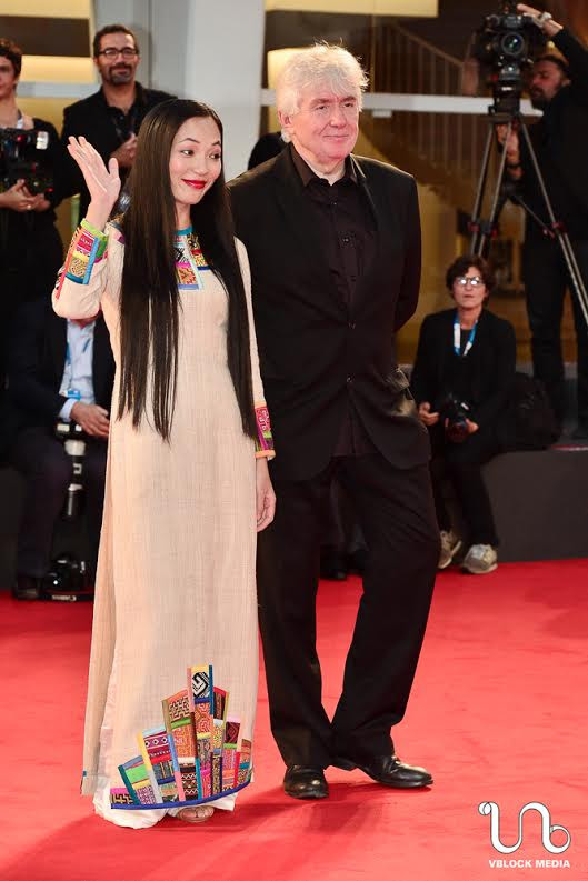 [Photo] Đoàn phim "Đập cánh giữa không trung" trên thảm đỏ Venice ảnh 5