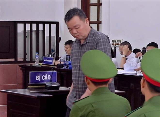 Nguyên Trưởng Ban Tuyên giáo Tỉnh ủy Hòa Bình lĩnh 4 năm 6 tháng tù ảnh 1