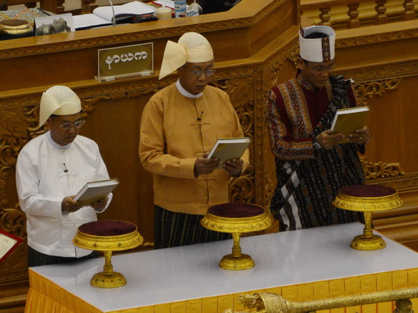 [Video] Tổng thống đắc cử Myanmar Htin Kyaw tuyên thệ nhậm chức ảnh 1