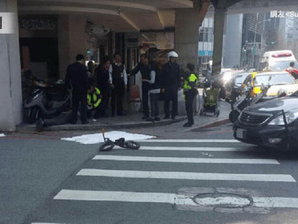 Bà mẹ đau đớn khi chứng kiến cảnh con gái bị chém đầu ghê rợn ảnh 1