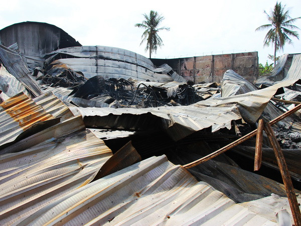 [Video] Cháy lớn tại xưởng chế biến Composite ở Cà Mau ảnh 1