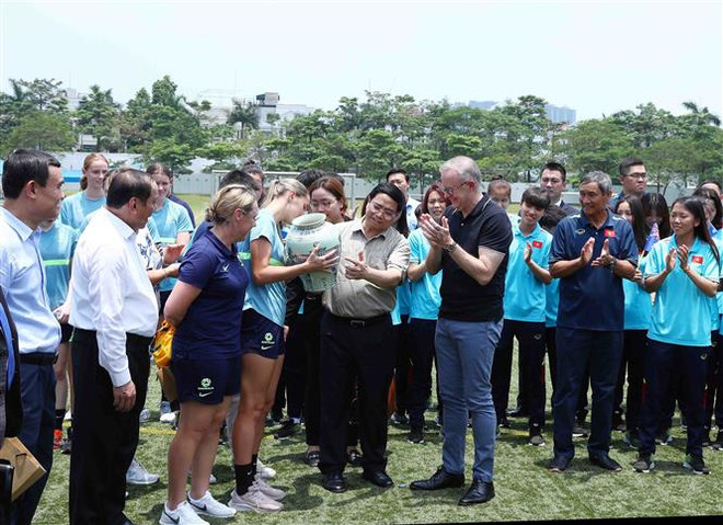 Thủ tướng Việt Nam, Australia giao lưu với Đội Bóng đá Nữ hai nước ảnh 2