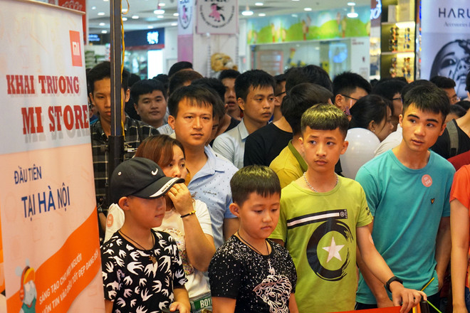 Cận cảnh cửa hàng ủy quyền đầu tiên của Xiaomi tại Hà Nội ảnh 5