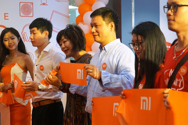 Cận cảnh cửa hàng ủy quyền đầu tiên của Xiaomi tại Hà Nội ảnh 4