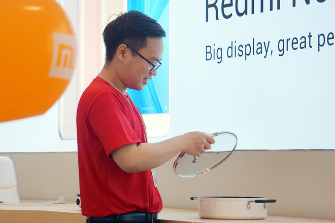 Cận cảnh cửa hàng ủy quyền đầu tiên của Xiaomi tại Hà Nội ảnh 8